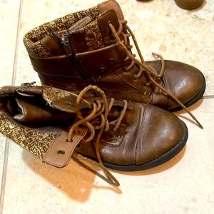 Steve Madden girl boots sz 5